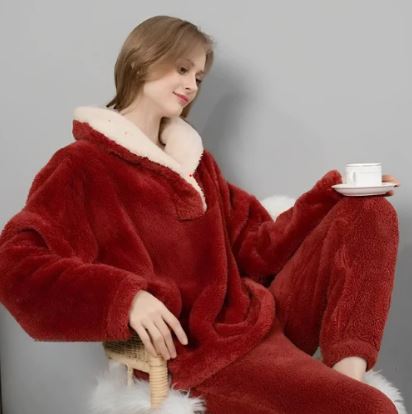 Fluffy Night -  Damen Fleece-Pyjama-Set | Senken Sie Ihre Energierechnung!