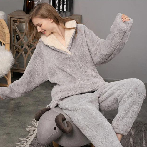 Fluffy Night -  Damen Fleece-Pyjama-Set | Senken Sie Ihre Energierechnung!